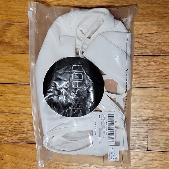 Nwt Strappy Sports Bra for Women - High Neck Crisscross - Picture 2 of 3